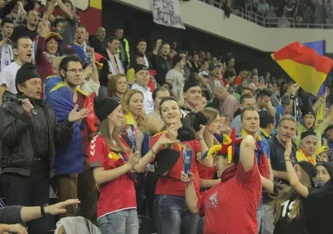 Premii și surprize pentru fani la Trofeul Carpați la handbal. Bilete la jumătate de preț pentru elevi și studenți!