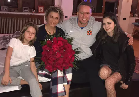 EXCLUSIV/ E chef de chef la moșia de la Snagov! Reghe a îngropat-o în bani pe Anamaria Prodan de ziua ei!