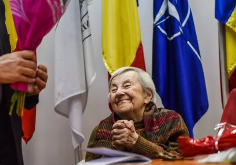 Pediatrul de 91 de ani care scrie poezii. Povestea impresionantă a medicului Alexandra Zahariadi