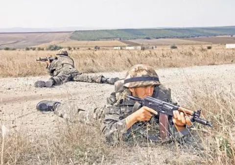 LIBERTATEA TE AJUTĂ: Armata se consideră vechime în muncă, în orice condiții?