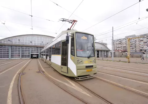 Gabriela Firea promite 600 de noi mijloace de transport în comun pentru bucureșteni. Primăria Capitalei va cumpăra autobuze, tramvaie şi troleibuze pentru RATB