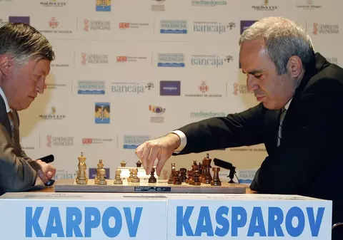Marele campion de șah Gary Kasparov a venit la București: ”Nu e totul să ajungi campion mondial”