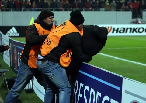 Steagul Romei a fost furat de către un fan al Astrei, pe ”Național Arena”! Cum s-a soldat scandalul! / VIDEO