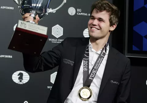 Magnus Carlsen și-a păstrat titlul mondial la șah. Norvegianul l-a învins pe Serghei Kariakin chiar de ziua lui