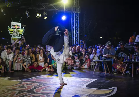 Cel mai bun dansator de break dance poate fi un român! Finala Mondială e în Japonia