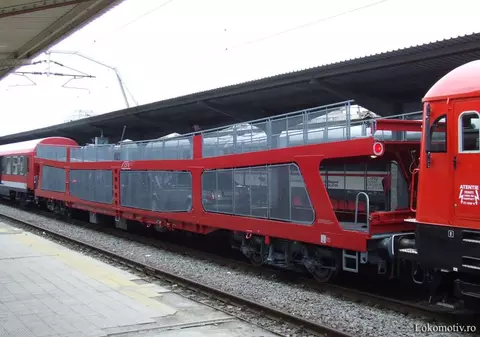 Mașini transportate cu trenul, soluția CFR împotriva traficului de coșmar de pe DN1