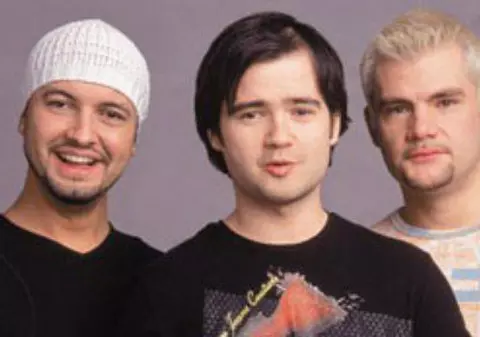 Trupa 3 SUD EST s-a reunit după 19 ani. Prima imagine cu cei trei băieți împreună