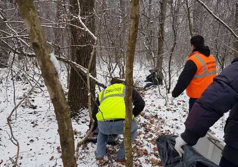 Un bărbat a fost găsit spânzurat într-o pădure din Arad. Moarte învăluită în mister