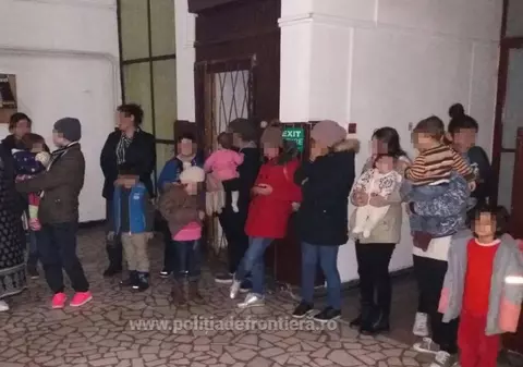 Peste 40 de migranți s-au ascuns într-o cisternă și au fost prinși la graniță, în județul Arad. Printre ei se află și un bebeluș de două luni