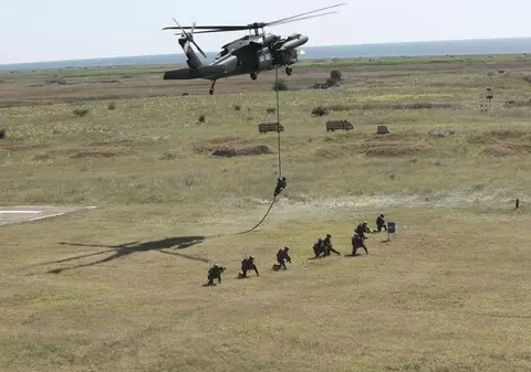 EXCLUSIV. Ministerul Apărării iartă 1.272.000 de recruţi de o amendă de 300 de lei fiecare