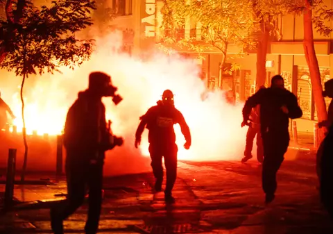 Violențe puternice la Atena. Cel puțin 23 de persoane reținute