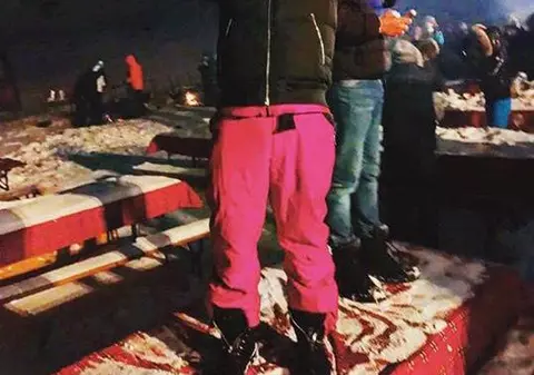 EXCLUSIV/ Cât i-a costat pe mondeni să înghețe la petrecerea de la Susai. 100 de euro, doar accesul, pe zi!