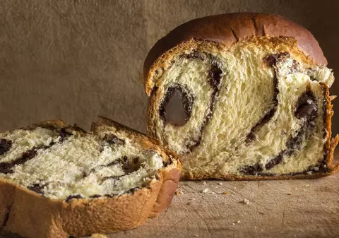 Ieftin să fie, dar să ştim şi noi... Cozonacul de 8,5 lei are 16 E-uri, câte două pentru fiecare leu