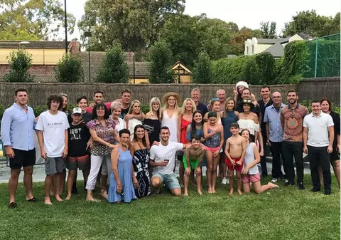 Simona Halep a fost mascotă de Crăciun în Australia! Toți membrii familiei antrenorului ei s-au pozat cu Simo!