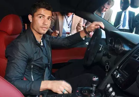 Cristiano Ronaldo și-a făcut cadou un Mercedes Benz GLE Coupé AMG S de 150.000 de euro. Cum arată garajul superstarului / GALERIE FOTO