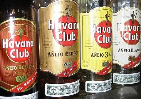 Cuba vrea să plătească datoria de 276 de miloane de dolari către Cehia în sticle de rom