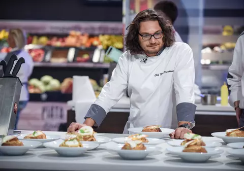 Un preparat al lui chef Dumitrescu, în meniul unui restaurant din Paris