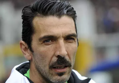 Italia, etapa a 16-a. Cagliari - Napoli 0-5, cu Chiricheș integralist! Juve, victorie în derby-ul orașului Torino. Buffon, cu mustață! | VIDEO