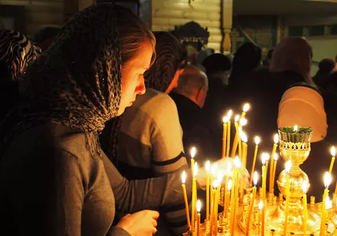 Cum se pregătește parastasul de 40 de zile. Ce duci la biserică și la cimitir