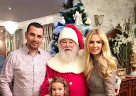 Fetița Andreei Bănică face bani din colindat. Ce i-a spus mamei ei