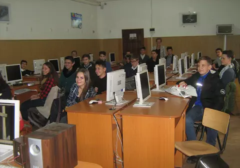 EXCLUSIV. La Brașov, 28 de adolescenți învață să construiască elicoptere: ”Aș vrea să devin pilot!”