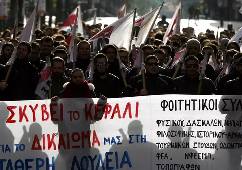 Grevă generală de 24 de ore în Grecia. Peste 7.000 de oameni au protestat pe străzi împotriva noilor măsuri de austeritate
