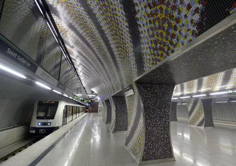 Accident la metroul din Budapesta. Zece persoane au fost rănite