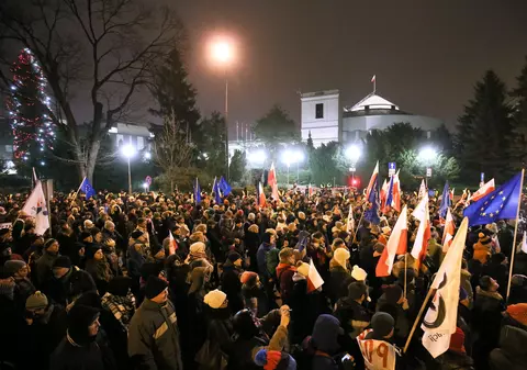 Tensiuni în Polonia | Protestele s-au extins în alte orașe. Apelul lui Donald Tusk