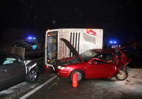 Accident grav în Ungaria, cu trei morți și 31 de răniți. Au fost implicate mașini din România | FOTO