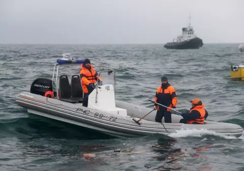 Corpul pilotului avionului prăbușit în Marea Neagră și alte 70 de părţi de cadavre, recuperate din apă