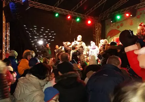 Aglomerație la Galați pentru primirea lui Moș Crăciun. Sute de copii s-au îmbulzit ca să-l vadă