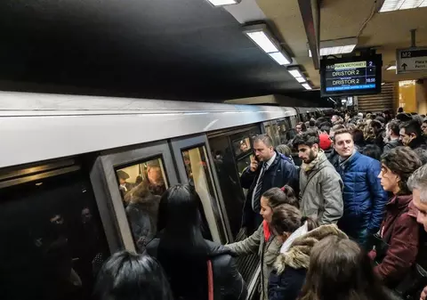 Timpul petrecut în drum spre serviciu ar trebui să fie considerat timp lucrat. INFOGRAFIC: Câte ore pierd bucurestenii până la job