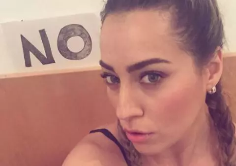 A promis că va face sex oral tuturor celor care votează „NU” la referendumul din Italia și pleacă în turneu pentru a-și îndeplini promisiunea