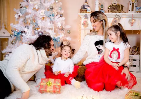 EXCLUSIV/ Pepe trage din greu pentru fetele sale! Le-a umplut conturile şi le-a asigurat viitorul!