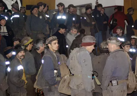 Peste 100 de mineri din Valea Jiului s-au blocat în subteran, nemulțumiți că salariile întârzie