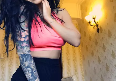 Schimbare  de look pentru Ruby. Cum arată blondă