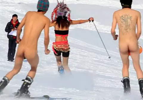 Schiorii americani au pus-o de-un calendar nud! Scopul este unul extrem de nobil / GALERIE FOTO