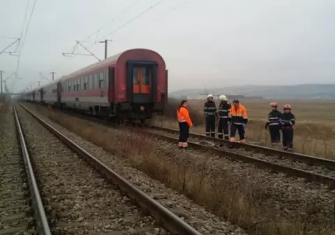 Sinucidere în Ajunul Crăciunului: s-a aruncat sub roțile trenului