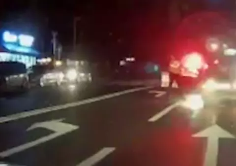 Un șofer băut a fost prins de poliţişti cu ajutorul unui taximetrist VIDEO