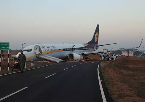 Un avion cu 161 de persoane la bord a ieșit de pe pistă | VIDEO