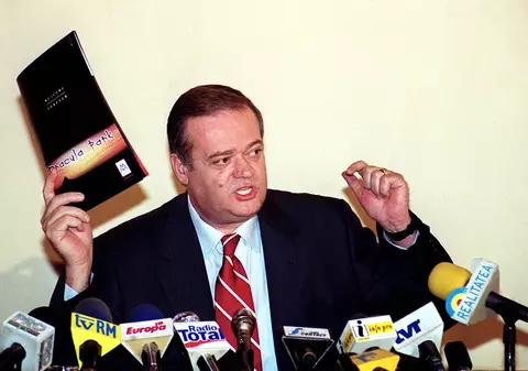 Dinamo o ia pe urmele Stelei. Rivalele se ajută la greu: ”Trebuie să fii tâmpit la cap, să te bucuri de un astfel de rău”! VIDEO