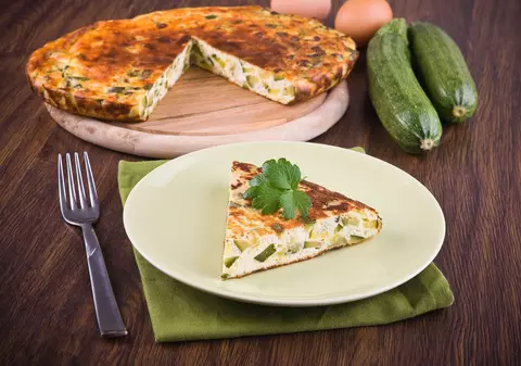 Omletă cu dovlecei la doar 8,50 lei. Libertatea te ajută să găteşti ieftin şi bun