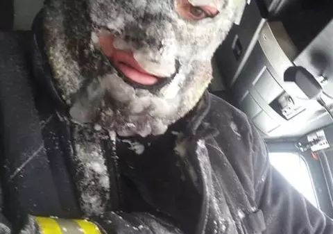 Cum arată pompierii militari care se luptă cu urgia naturii / GALERIE FOTO