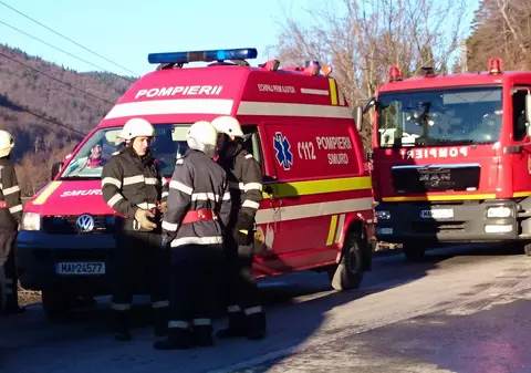 Centura stațiunii Sinaia, blocată parțial din cauza unui incendiu. Traficul rutier, deviat prin oraș
