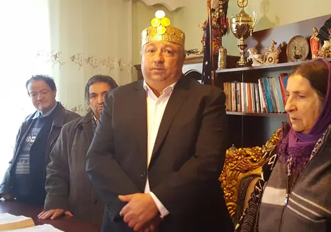 Împăratul a murit! Trăiască împăratul! Noul împărat al romilor vrea educaţie şi joburi pentru romi FOTO&VIDEO