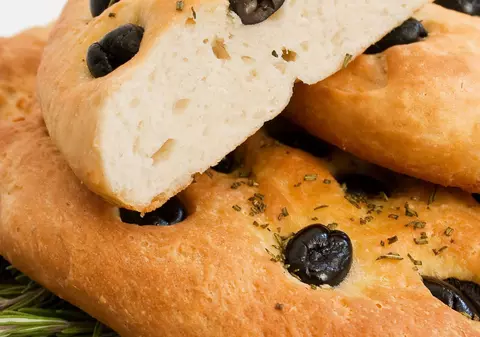 Focaccia cu măsline la doar 9 lei. Libertatea te ajută să găteşti ieftin şi bun