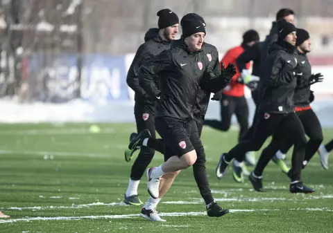 Viață de fotbalist la -14 grade Celsius. Internaționalul Steliano Filip, în cracii goi! GALERIE FOTO