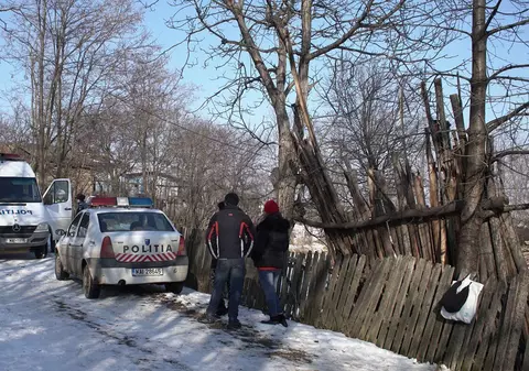 A petrecut cu fratele și două femei toată noaptea, iar dimineață a fost găsit mort