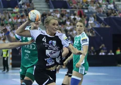 Larvik - CSM București 35-33. Joc modest al campioanei Europei, dar și locul 4 duce în ”sferturi”. Se vede Vardar!