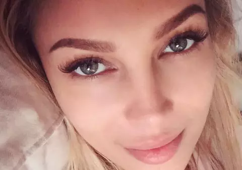 Lora a pozat sexy, în costum de baie. Cum a surprins-o iubitul ei | FOTO